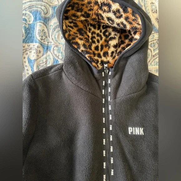 Victoria’s Secret PINK Reversible Sherpa Black With Leopard Jacket Medium - Picture 2 of 5